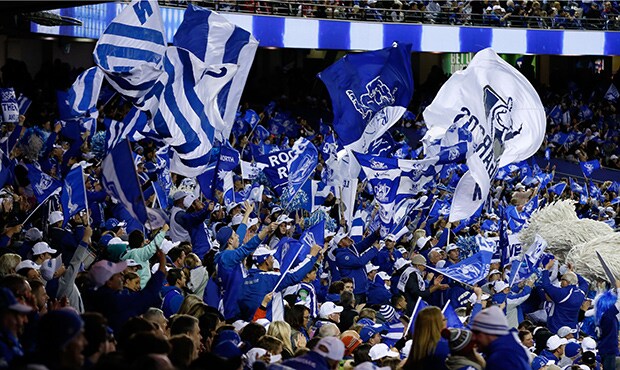 100417_CrowdLarge.jpg